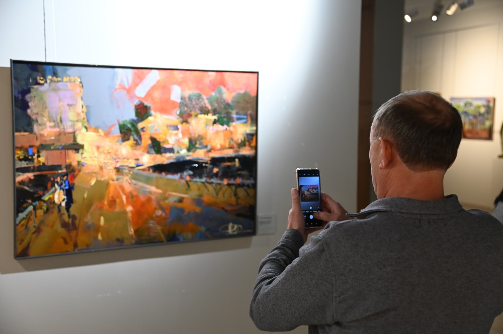 И красок звучные ступени...