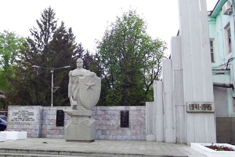 Памятник труженикам тыла