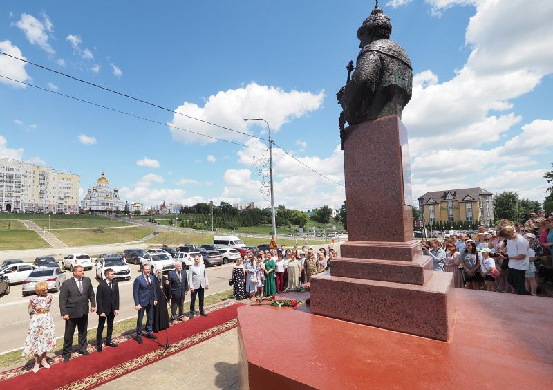 В Саранске открылся памятник основателю города Михаилу Романову