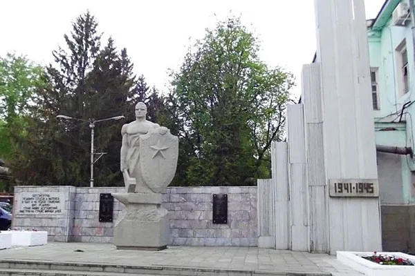 Памятник труженикам тыла